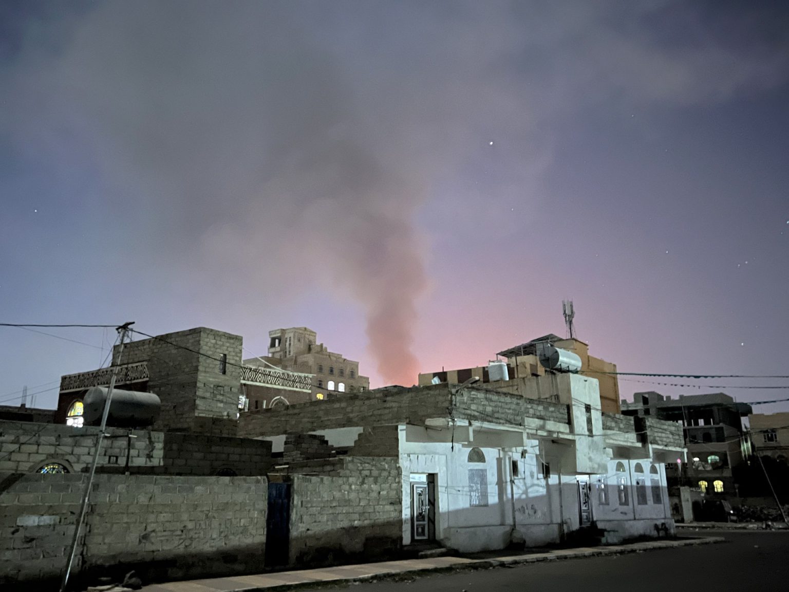 الجيش الأميركي يعلن إحباط هجوم حوثي ويقصف الحديدة غرب اليمن