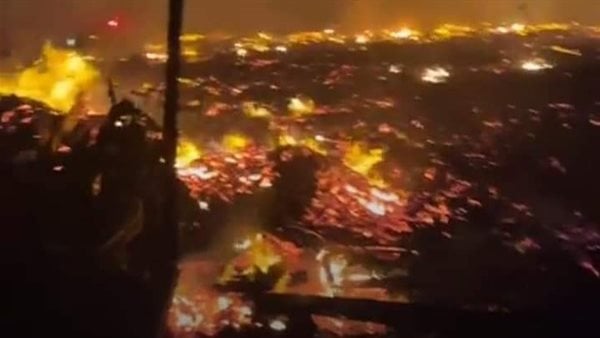 جحيم في العمرانية.. صرخات إستغاثة من عقار مجاور لموقع حريق استوديو الأهرام.. فيديو