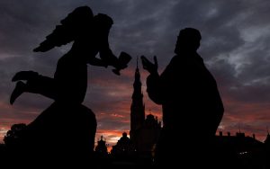 الكنيسة الكاثوليكية البولندية تنتخب زعيمًا جديدًا بينما تتصارع مع آثار الانتهاكات