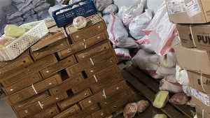 ضبط 4 أطنان سكر ولحوم دجاج مجهولين المصدر في حملة تموينية بالإسماعيلية