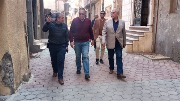 بتكلفة 4 ملايين جنيه.. تركيب بلاط الانترلوك بمنطقة لكوظ بالزقازيق