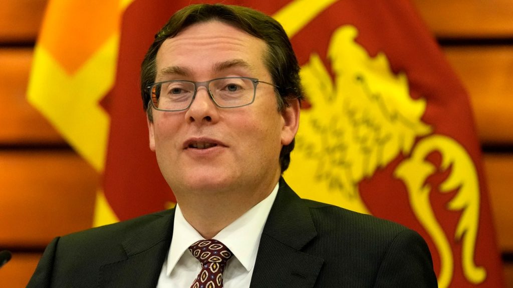 يقول صندوق النقد الدولي إن اقتصاد سريلانكا المثقل بالديون يتحسن تدريجياً