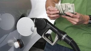 بعد ارتفاع أسعاره.. حيلة ذكية لتوفير البنزين في تانك السيارة