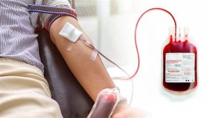 هل التبرع بالدم في نهار رمضان يفسد الصوم ؟ ..شاهد رد الازهر