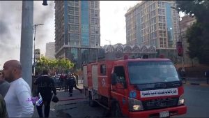 7 سيارات إطفاء و4 لانشات تشارك في عمليات إخماد حريق باخرة الجيزة