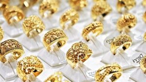 800 جنيه| مفاجأة في أسعار الذهب وعيار 21 الآن بعد هبوط الدولار