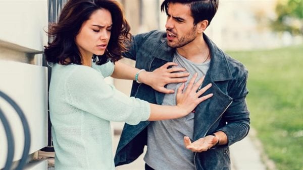 الغضب المستمر والرغبة في إيذاء الآخر.. 5 علامات تكشف حب الكراهية