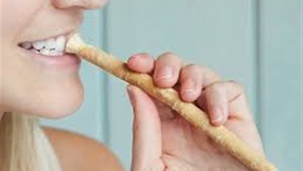 6 طرق لتنظيف الأسنان في رمضان