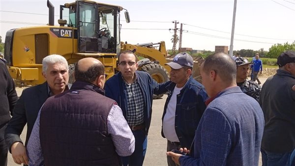 محافظ الإسماعيلية يتابع حادث سقوط جسر عزبة الكوبانية بقرية عين غصين |صور