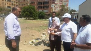 محافظ أسوان يتفقد الموقع المخصص لإنشاء مجمع مدارس الأحمدية للتعليم الأساسى