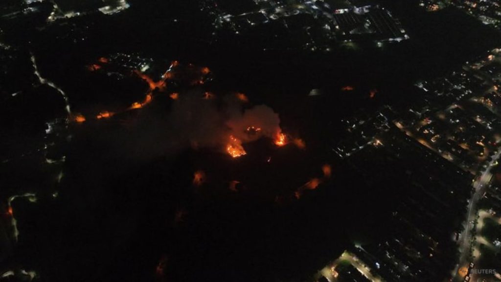 إخماد حريق في مستودع ذخيرة بإندونيسيا، بحسب الجيش