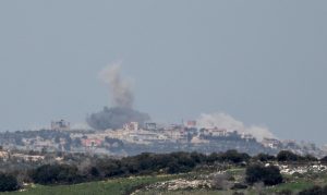 غارات إسرائيلية على جنوب لبنان وحزب الله يرد بقصف موقعين للاحتلال