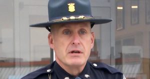 تم القبض على الأم بعد عامين تقريبًا من العثور على جثة الصبي في الحقيبة