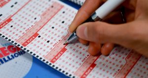 تقترب جائزة Mega Millions الكبرى من مليار دولار قبل السحب يوم الجمعة