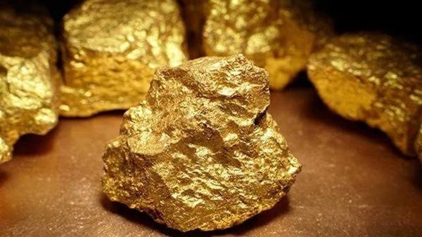 للتنقيب فى الصحراء.. الأمن يداهم مسبك لـ مافيا الدهب بأسوان