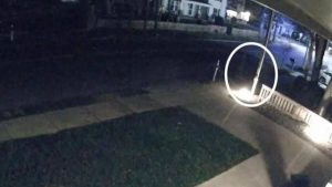 2000 دولار مكافأة تسليم مختل للشرطة البريطانية.. دمر 6 سيارات و3 منازل