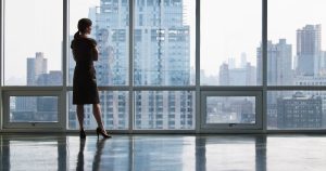 17 حذاءً ربيعياً سهلاً يمكن أن ينتقل من النهار إلى الليل