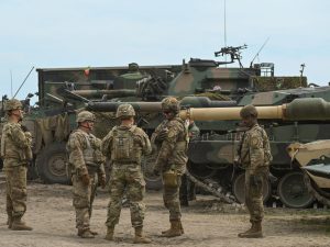 بريطانيا تهدد إسرائيل بوقف تصدير السلاح إليها