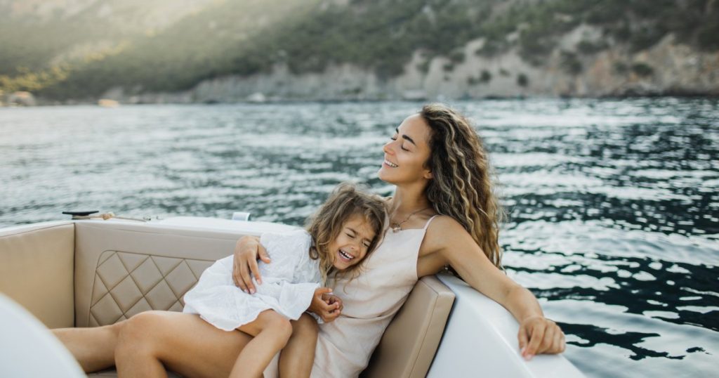 24 عرضًا لأزياء الأمهات الثرية للتسوق خلال تخفيضات الربيع الكبيرة على أمازون