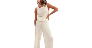 هذه المجموعة المريحة والرياضية المكونة من قطعتين مثالية لدرجات الحرارة الربيعية الصعبة