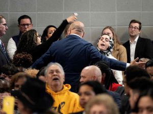 متظاهرون أميركيون يقاطعون كلمة لبايدن ويطالبون بإدخال المساعدات إلى غزة