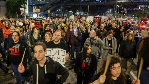 إعلام عبري: حماس وضعت عودة النازحين إلى شمال غزة أساسا للمفاوضات