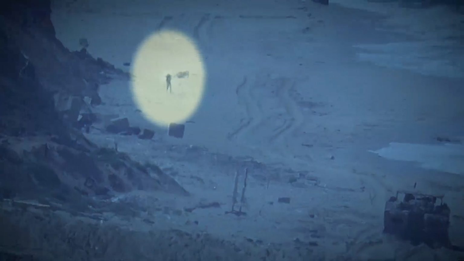 صور حصرية للجزيرة تظهر إعدام جنود إسرائيليين مدنيين فلسطينيين شمال غزة