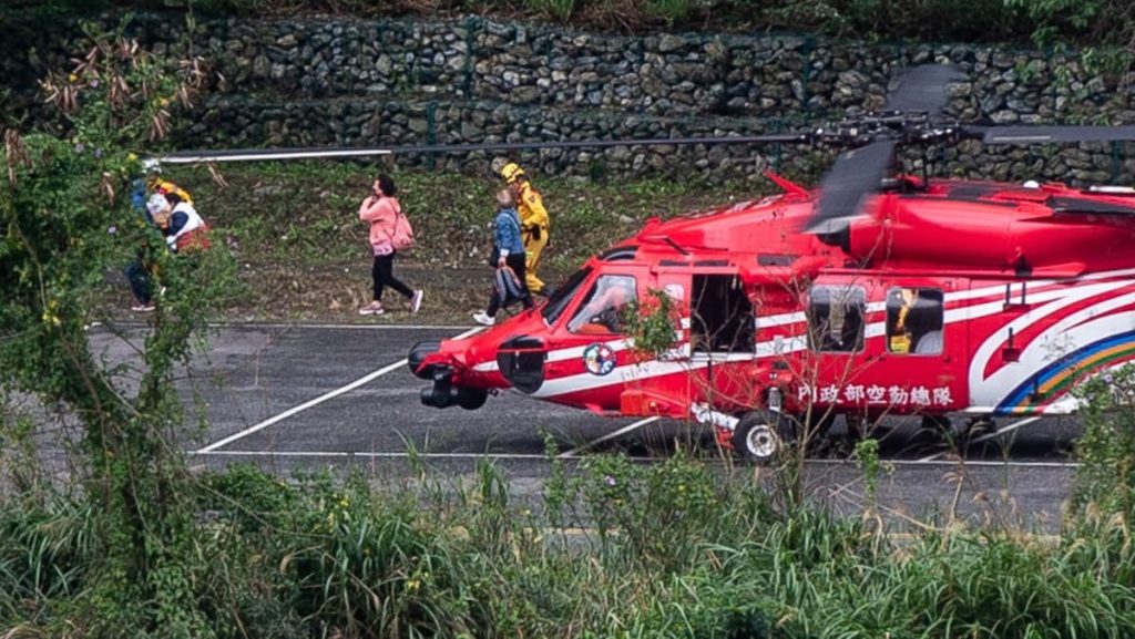 لا يزال أكثر من 600 شخص عالقين في تايوان، بعد ثلاثة أيام من الزلزال المدمر