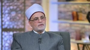 عميد سابق بالأزهر يطالب بمعاقبة من يحرم تهنئة المسيحيين.. فيديو