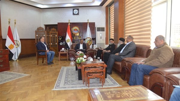 محافظ مطروح يستقبل وفدا كنسيا لتقديم التهنئة بمناسبة عيد الفطر