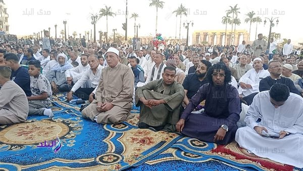 الآلاف يؤدون صلاة الفطر بساحة أبو الحجاج بالأقصر.. شاهد