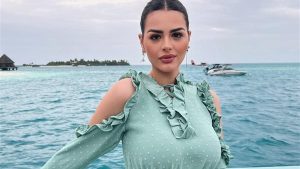 بصورة على البحر.. هنادي مهنا تهنئ جمهورها بعيد الفطر