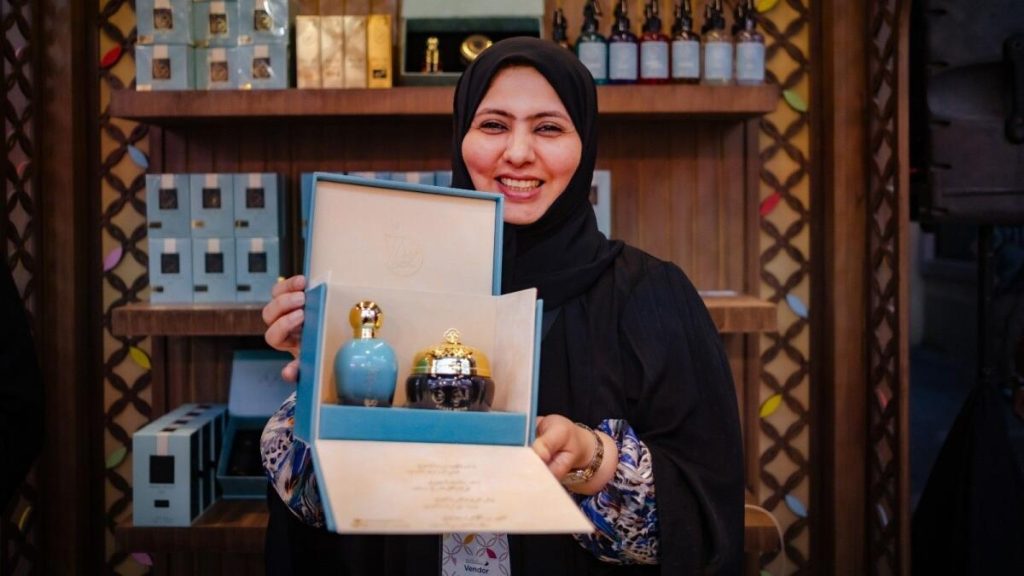 الإمارات العربية المتحدة: كيف بدأت هذه الأم الإماراتية علامتها التجارية للعطور من غرفة المعيشة في منزلها – أخبار