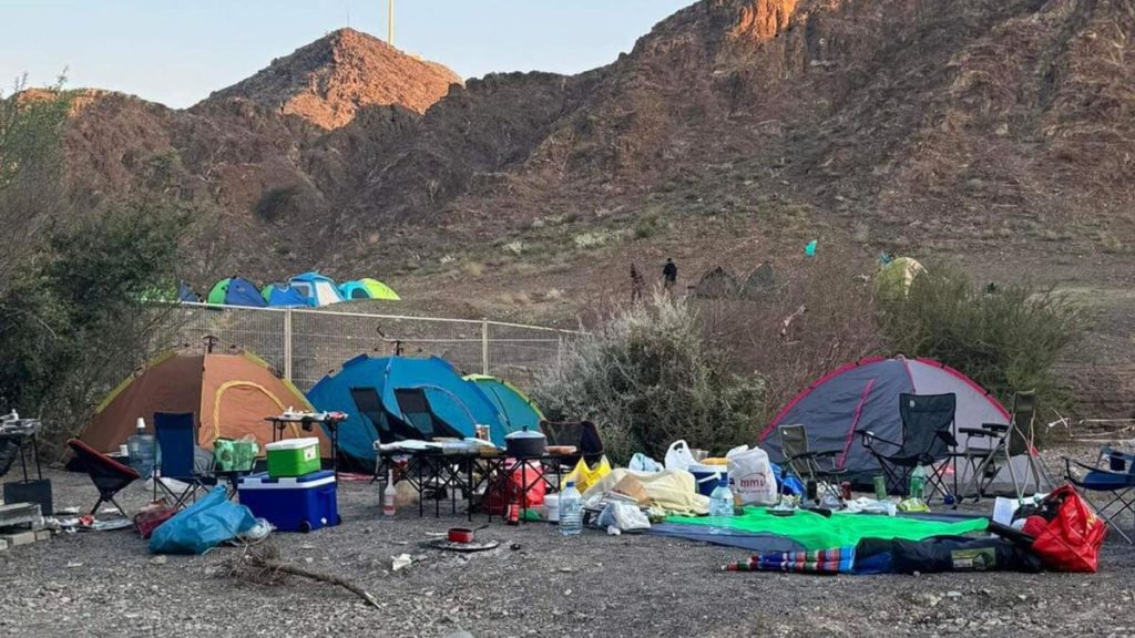 “لقد كانوا في الكاريوكي حتى الساعة 5.30 صباحًا”: المغتربون في الإمارات العربية المتحدة يصرخون في المعسكر المشاكس خلال عطلة العيد – خبر