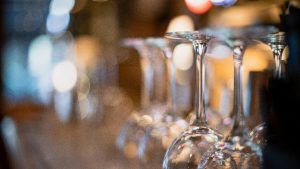 قواعد دبي بشأن الكحول: الغرامات والقيود العمرية، كل ما تحتاج إلى معرفته – أخبار