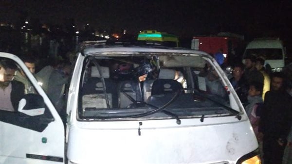 مصرع 2 وإصابة 14 في حادث انقلاب ميكروباص بأسوان