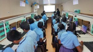 مختبر متنقل: مغترب إماراتي يسد الفجوة الرقمية في ريف الهند من خلال دروس فريدة للأطفال – أخبار