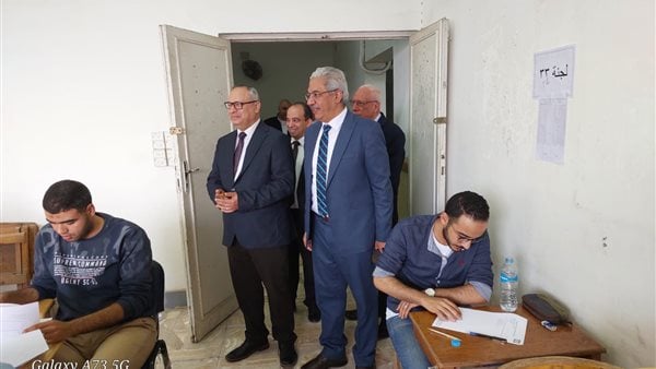 نائب رئيس جامعة الأزهر يتفقد امتحانات الدراسات العليا بقطاعي الطب البشري والأسنان