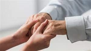 بعد تصديق السيسي.. مزايا قانون حماية كبار السن.. فيديو