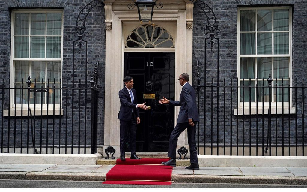 جزء من خطة حكومة المملكة المتحدة لإرسال المهاجرين إلى رواندا يقترب من الموافقة القانونية