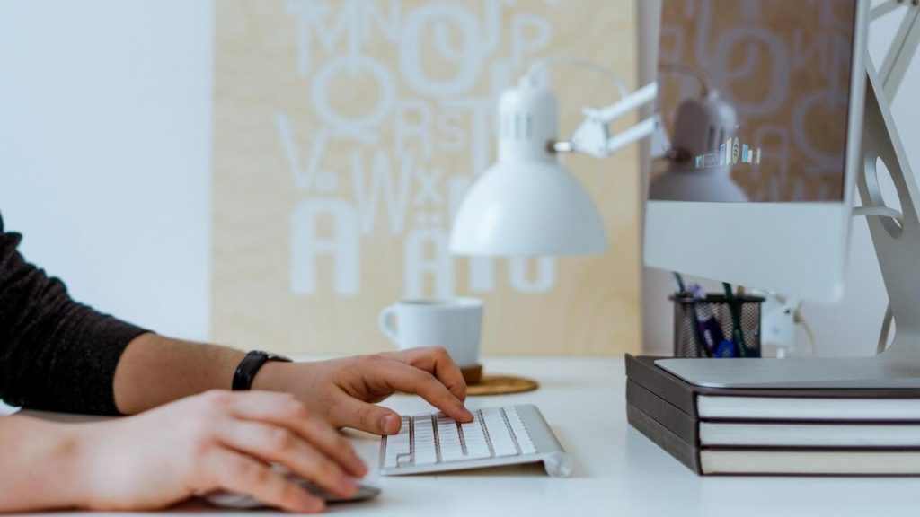 الشارقة تعلن العمل عن بعد لموظفي الحكومة بسبب عدم استقرار الطقس – خبر