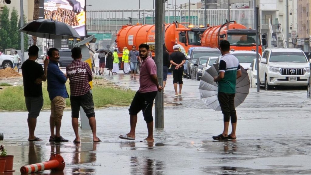 الإمارات العربية المتحدة: يختار الناس وسائل النقل العام ومرافقي السيارات للوصول إلى مكان العمل في دبي والشارقة – أخبار