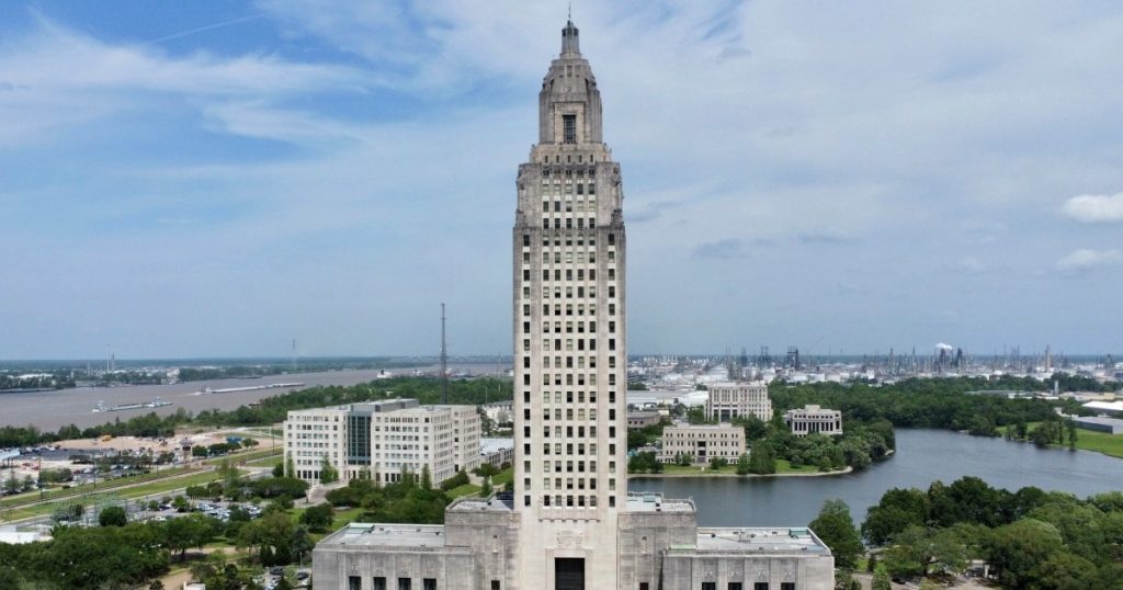 “فاتورة الحمام” للمتحولين جنسياً في لويزيانا تزيل العقبة الأولى