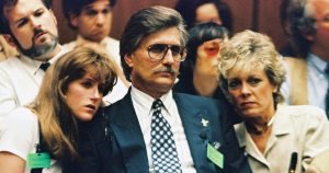 بعد وفاة أو جي سيمبسون، يتفاعل والد رون جولدمان وآلان ديرشوفيتز