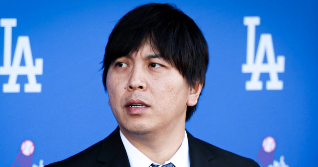 يستسلم المترجم السابق لشوهي أوهتاني للسلطات بتهمة الاحتيال المصرفي