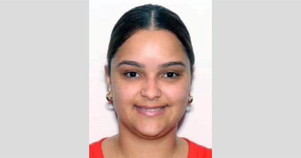 تكتشف السلطات جثة امرأة من فلوريدا بعد اختطافها تحت تهديد السلاح؛ اتصلت بزوجها لتخبرها أنه يتم متابعتها