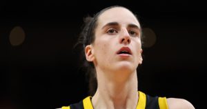 الفجوة بين راتب كيتلين كلارك في WNBA وراتب نظرائها الذكور تثير الغضب