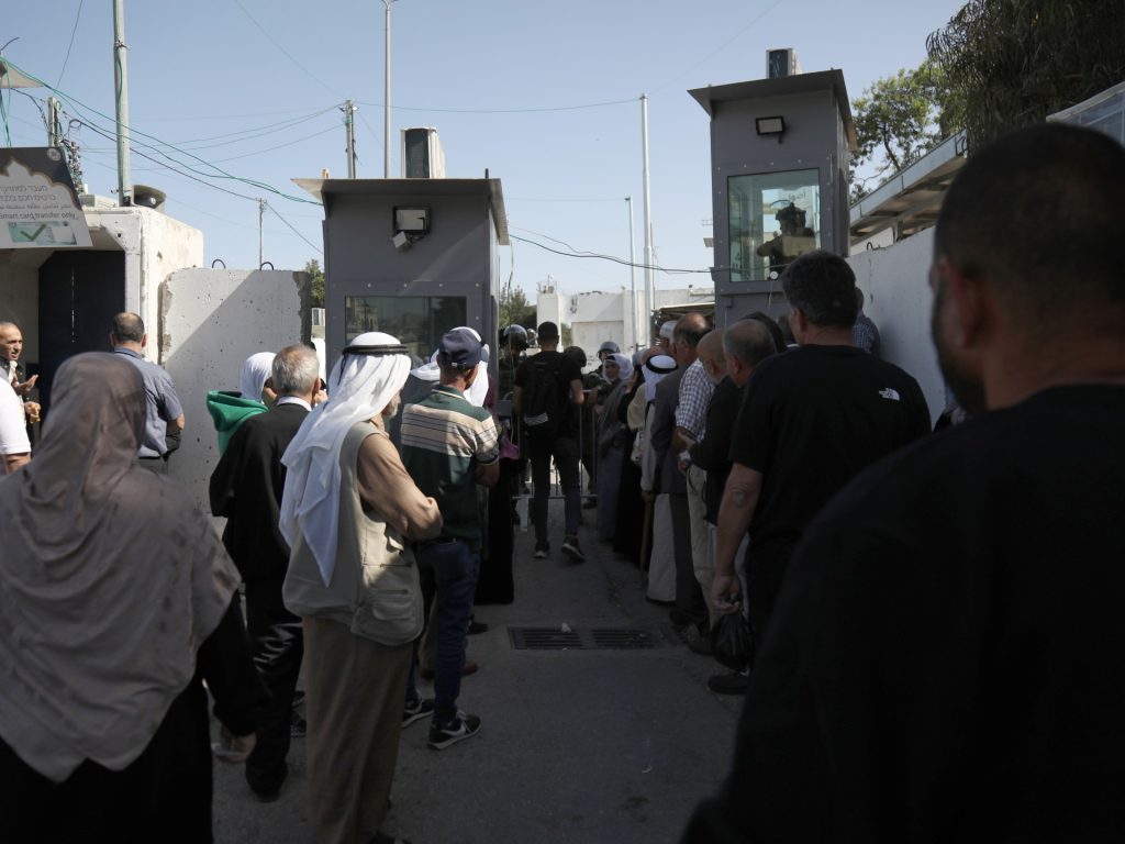 قوات الاحتلال تصيب 3 أطفال شمال الخليل وتقتحم بيت لحم