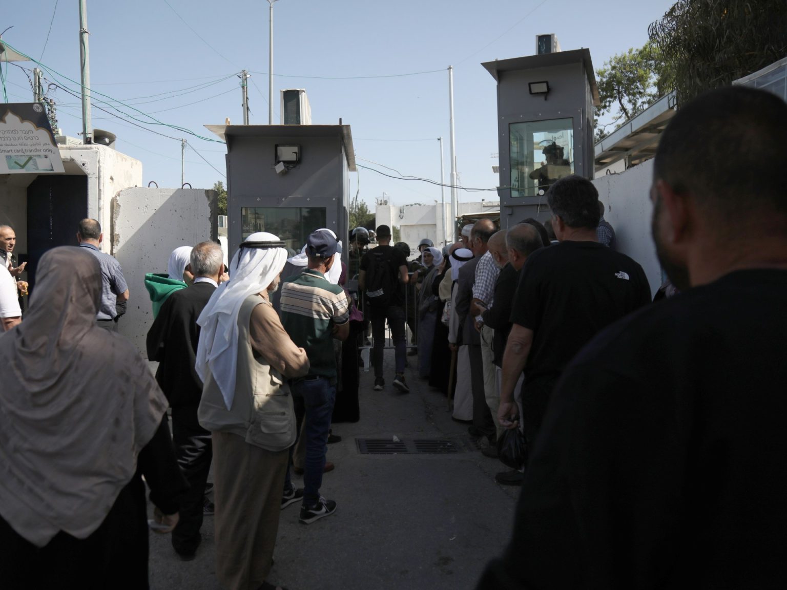 قوات الاحتلال تصيب 3 أطفال شمال الخليل وتقتحم بيت لحم