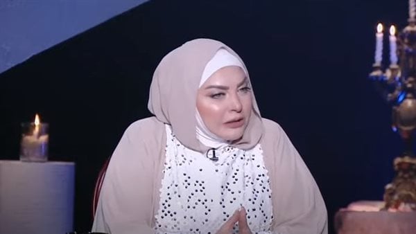 شيخ العرافين لميار الببلاوي: 3 فنانين حطوا لك حبوب هلوسة في كانز